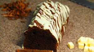 Cake Hojicha et Chocolat Blanc