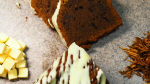 Cake Hojicha et Chocolat Blanc